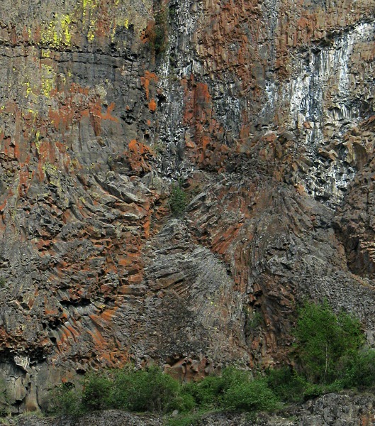 Coulee Wall Color and Flow Patterns